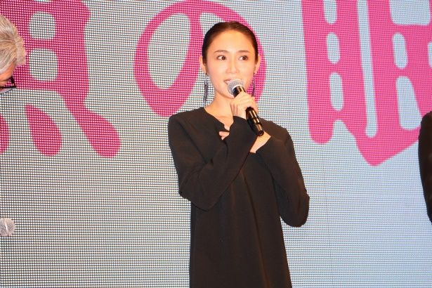 薫子の妹・美晴役の山口紗弥加