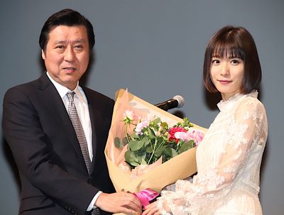 松岡茉優、東京国際映画祭の久松猛朗フェスティバル・ディレクターと登場