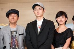『おにいちゃんのハナビ』で兄妹役を演じた高良健吾＆谷村美月と主題歌を歌った藤井フミヤ