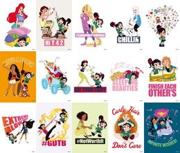 ディズニープリンセスたちの私服姿がポストカードに！