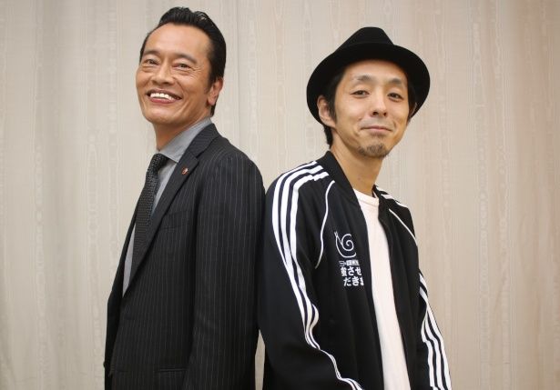 「遠藤憲一と宮藤官九郎の勉強させていただきます」の主演俳優・遠藤憲一と脚本家の宮藤官九郎