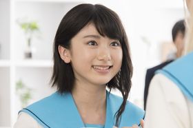 本作で小野寺小咲役を演じている池間夏海が「かわE」MVに登場！