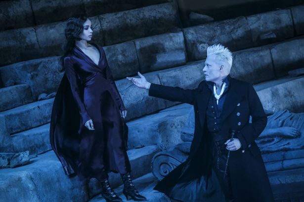 非常に冷徹な男を演じるジョニー・デップ