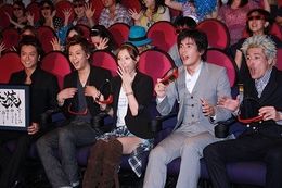 『THE LAST MESSAGE 海猿』の飛び出す3D映像に驚く伊藤英明たち