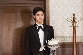 仏頂面であまり感情を出さない執事を演じる清原翔