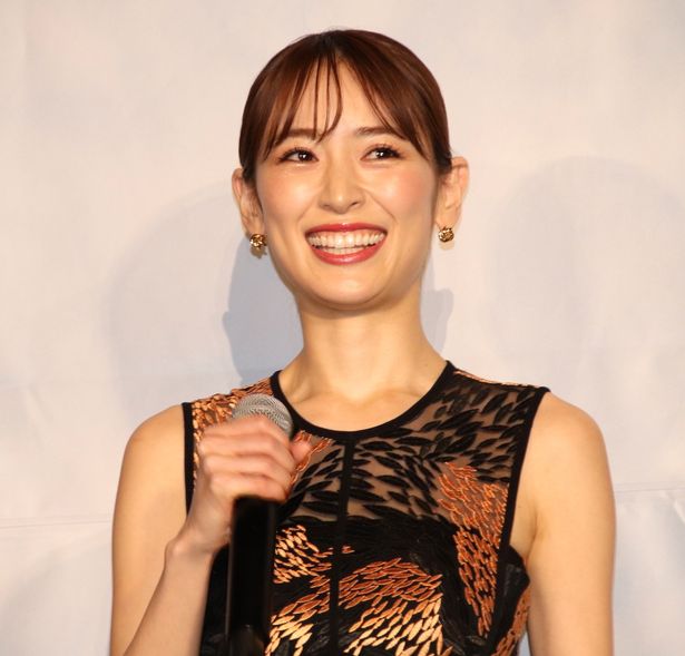 柏木ナナセ役の泉里香