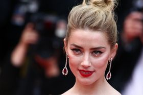 アンバー・ハードがまたまた大胆露出