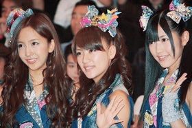 映画「TSUNAMI ツナミ」の主題歌を務めたAKB48