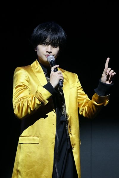 東山紀之のモノマネを披露した中島健人