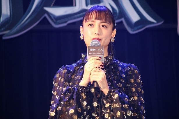大川翔子役の山本美月