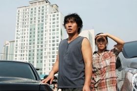 ソル・ギョング(左)とハ・ジウォン(右)