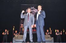 『エクスペンダブルズ』公開記念記者会見に登場した、左から、シルヴェスター・スタローン、ドルフ・ラングレン