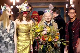 観客のエネルギーを受けてショーで輝くヴィヴィアン