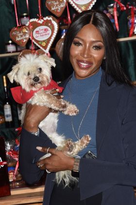 ナオミのトップレスに驚きの声！