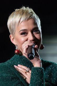 歌姫ケイティが爆乳を披露!?