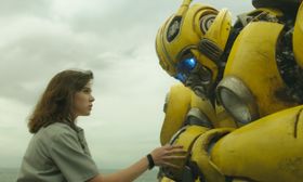 バンブルビーと少女の運命の出会いを捉えた本編映像が解禁