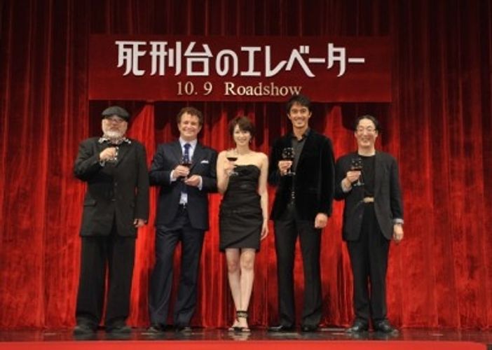 『死刑台のエレベーター』公開間近、ヒットを祈願し57年製ワインで乾杯！