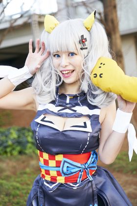 Vtuberの輝夜月に扮した、春奈芽衣さん(@HarunaMei_ )