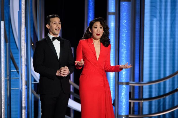 司会を務めたアンディ・サムバーグとサンドラ・オー。サンドラ・オーは『Killing Eve(原題)』によりテレビドラマ部門で＜ドラマ部門＞主演女優賞を受賞