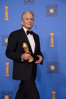 Netflixの「コミンスキー・メソッド」で＜コメディ/ミュージカルシリーズ＞主演男優賞受賞のマイケル・ダグラス