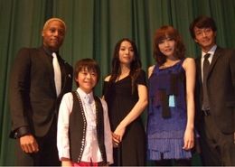 舞台挨拶に登壇した、左から、ダンテ・カーヴァー、今井悠貴、芦名星、佐藤江梨子、吉田栄作