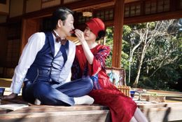 華やかな真っ赤なドレスが印象的！