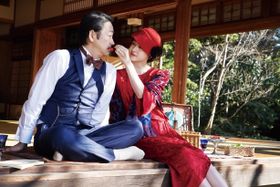 華やかな真っ赤なドレスが印象的！