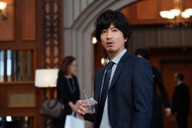 木村拓哉演じる粗暴な刑事が一流ホテルマンに変身！