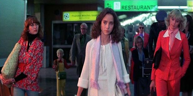 『サスペリア』愛にあふれた監督直々のオファーで、伝説のホラー女優が復活！