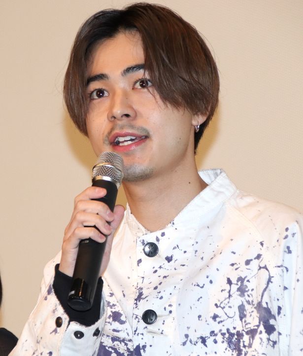 舞台挨拶に登壇した成田凌