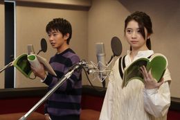 主人公・佐智役で声優初挑戦の桜田ひより(写真右)と加藤清史郎