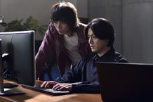 山田孝之と菅田将暉が主演のドラマ「dele」の魅力に迫る