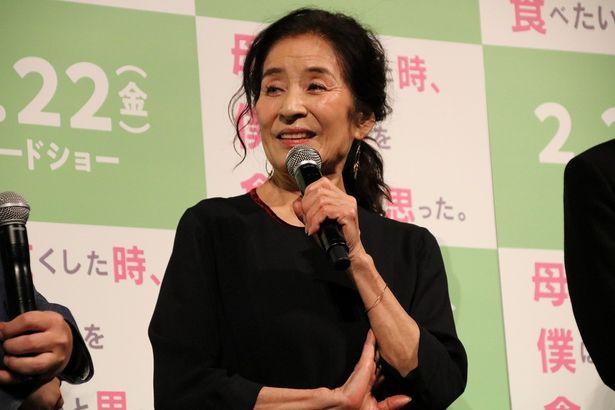 母・明子役の倍賞美津子