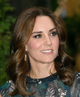 気を利かせたファッションで訪問地から大歓迎！