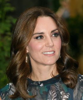 気を利かせたファッションで訪問地から大歓迎！