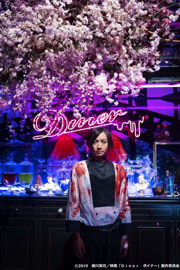 蜷川実花が撮った主人公・ボンべロのビジュアルも初解禁