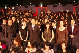 『インシテミル』初日舞台挨拶に登壇した一同