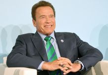 アーノルド・シュワルツェネッガーの隠し子が激似に成長