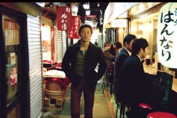 こちらの作品では浅野忠信がアルコール依存症に苦しむ夫を演じる