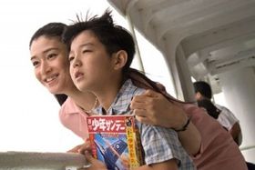 息子と共に故郷の福岡県に戻ってきた美智代を演じるのは小雪