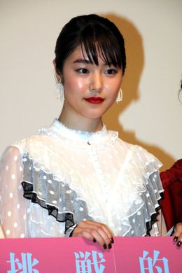 『21世紀の女の子』の初日舞台挨拶に登壇した唐田えりか