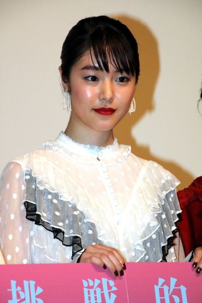 『21世紀の女の子』の初日舞台挨拶に登壇した唐田えりか