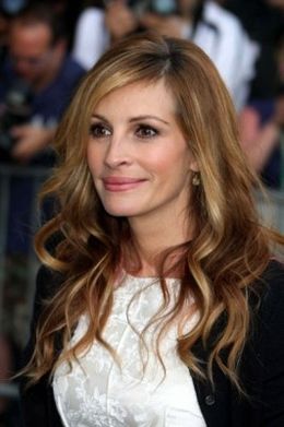 3児の子育てに追われているジュリア