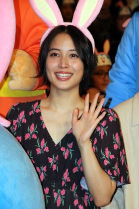 「ドラえもん」完成披露試写会にウサ耳をつけて登壇