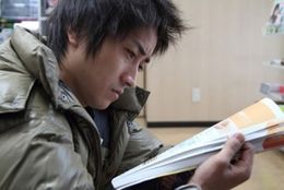 藤原竜也が演じるフリーターの結城理久彦