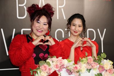 Netflixのバレンタインイベントに登壇した河北麻友子とバービー