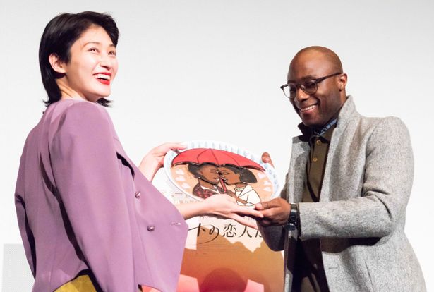 バレンタインデーに合わせ、映画の主人公を描いたチョコをプレゼント！