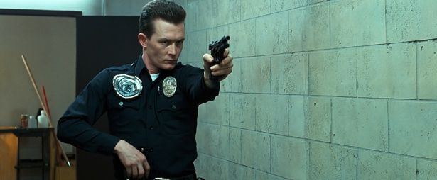 T-1000(ロバート・パトリック)の不気味な悪役っぷりも魅力的