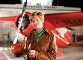 ヒラリー・スワンクがアメリカの国民的ヒロインを好演