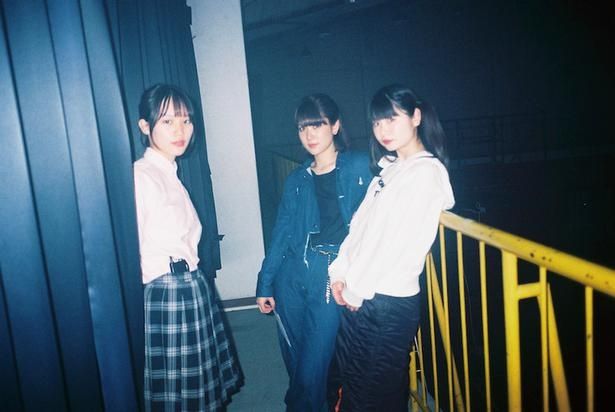 松本花奈監督作『愛はどこにも消えない』より